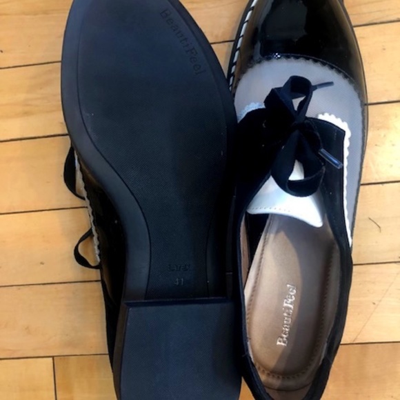Women Size 41 Beautifeel Black, Ivory and Mesh Lace Up Oxford Never Worn - Picture 4 of 4